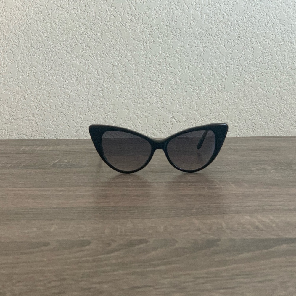 Tom Ford Cat Eye Sunglasses with case